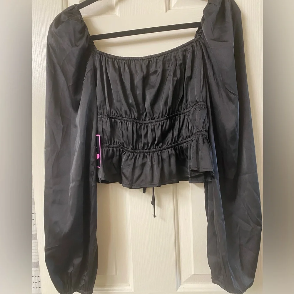 Mixed Threads Los Angeles Satin Black Puff Long Sleeve Crop Top Size Medium NWT - Picture 11 of 16